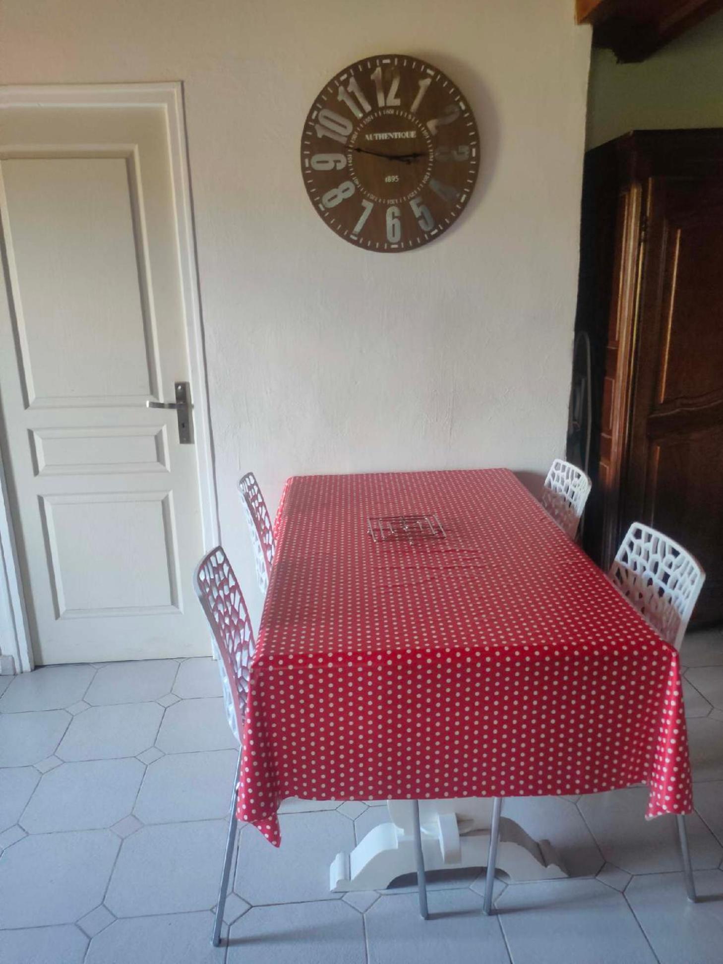 Appartement Avec Grand Jardin Et Parking, Юзес Экстерьер фото